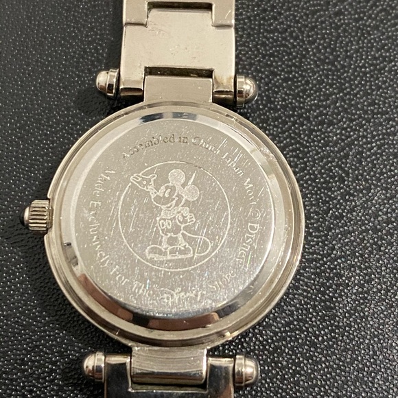 Pre-loved Mickey Mouse Watch. - Picture 3 of 5